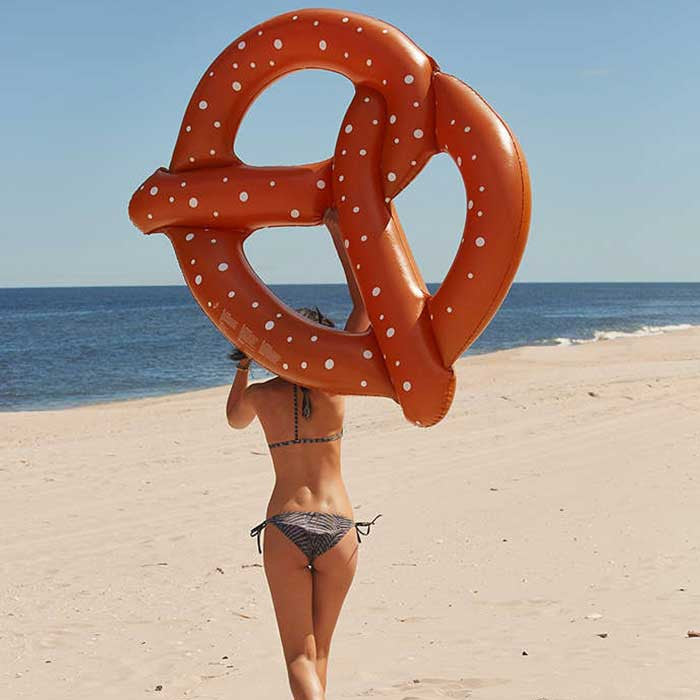 Giant Pretzel Pool Float - OddGifts.com