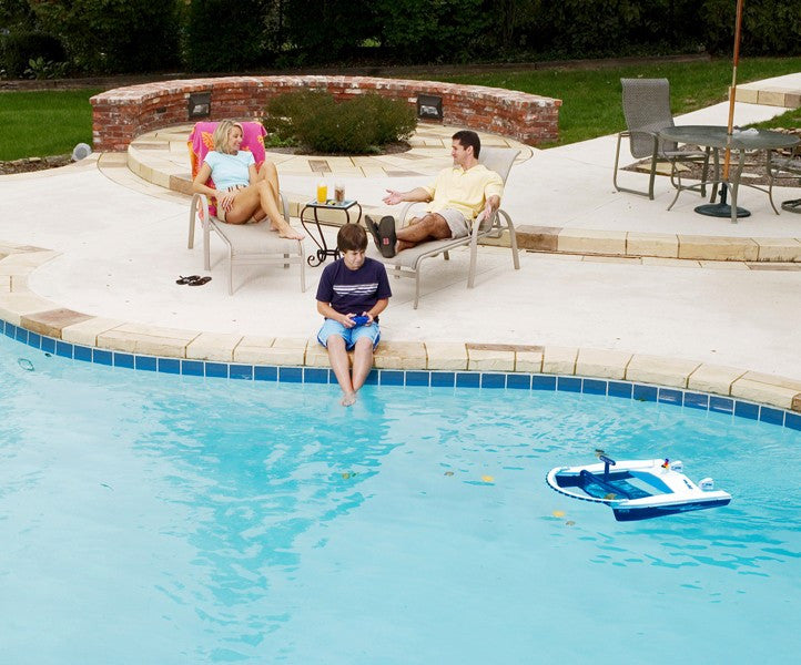 Remote Controlled Pool Skimmer - OddGifts.com