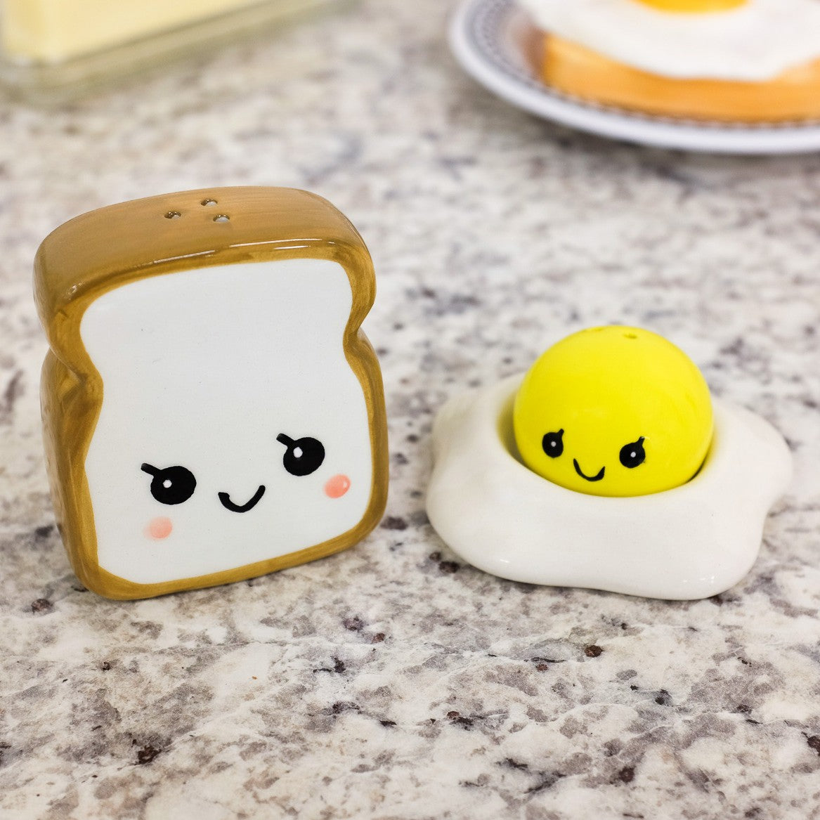 Egg and Toast Salt and Pepper Shakers - oddgifts.com