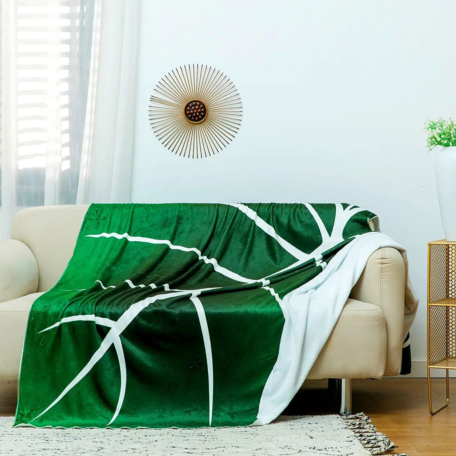 The super soft giant leaf blanket you ll never want to leave OddGifts