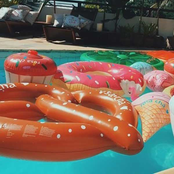 Giant Pretzel Pool Float - OddGifts.com