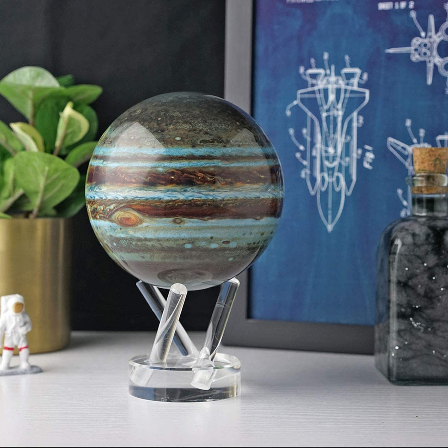 A mini version of planet Jupiter which spins and rotates using solar technology.