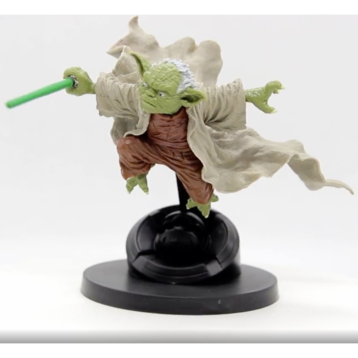 Jedi Master Yoda Fighting With Lightsaber Action Figure -oddgifts.com