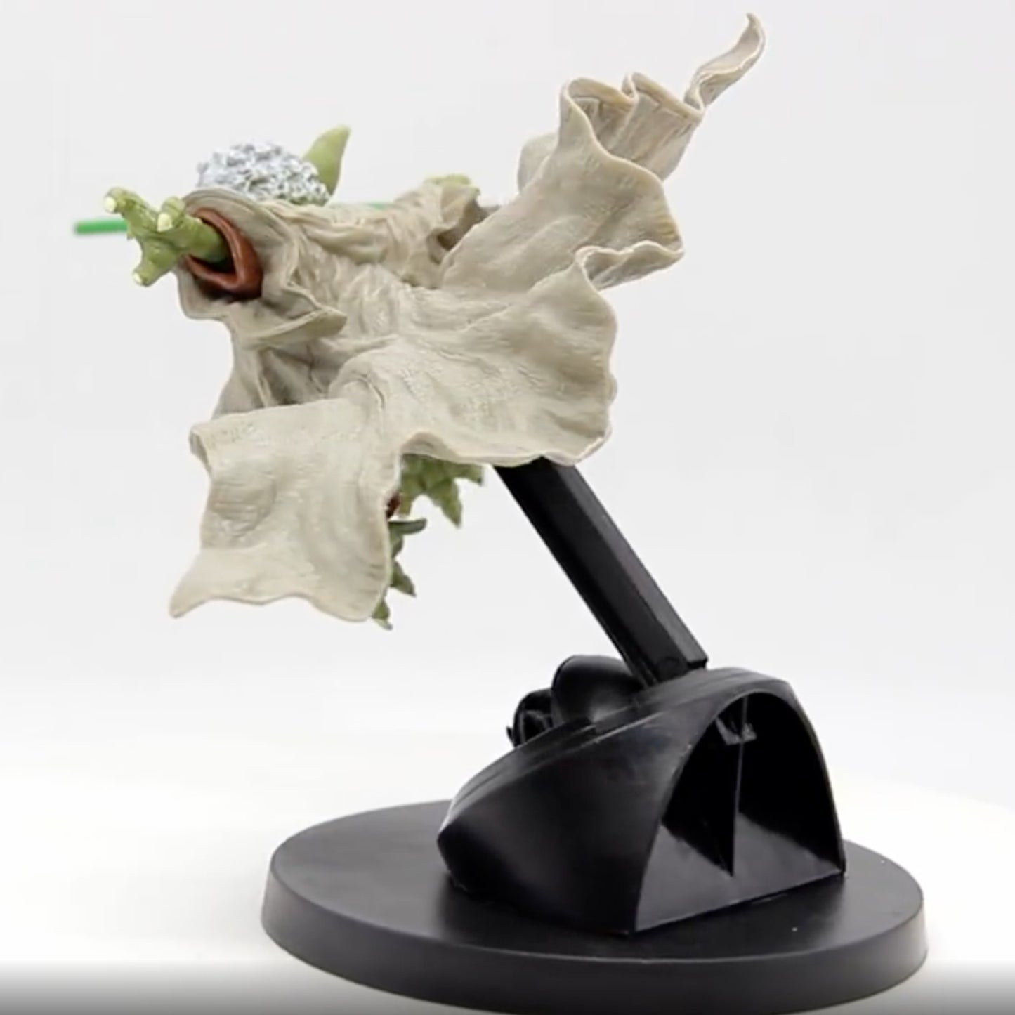 Jedi Master Yoda Fighting With Lightsaber Action Figure -oddgifts.com