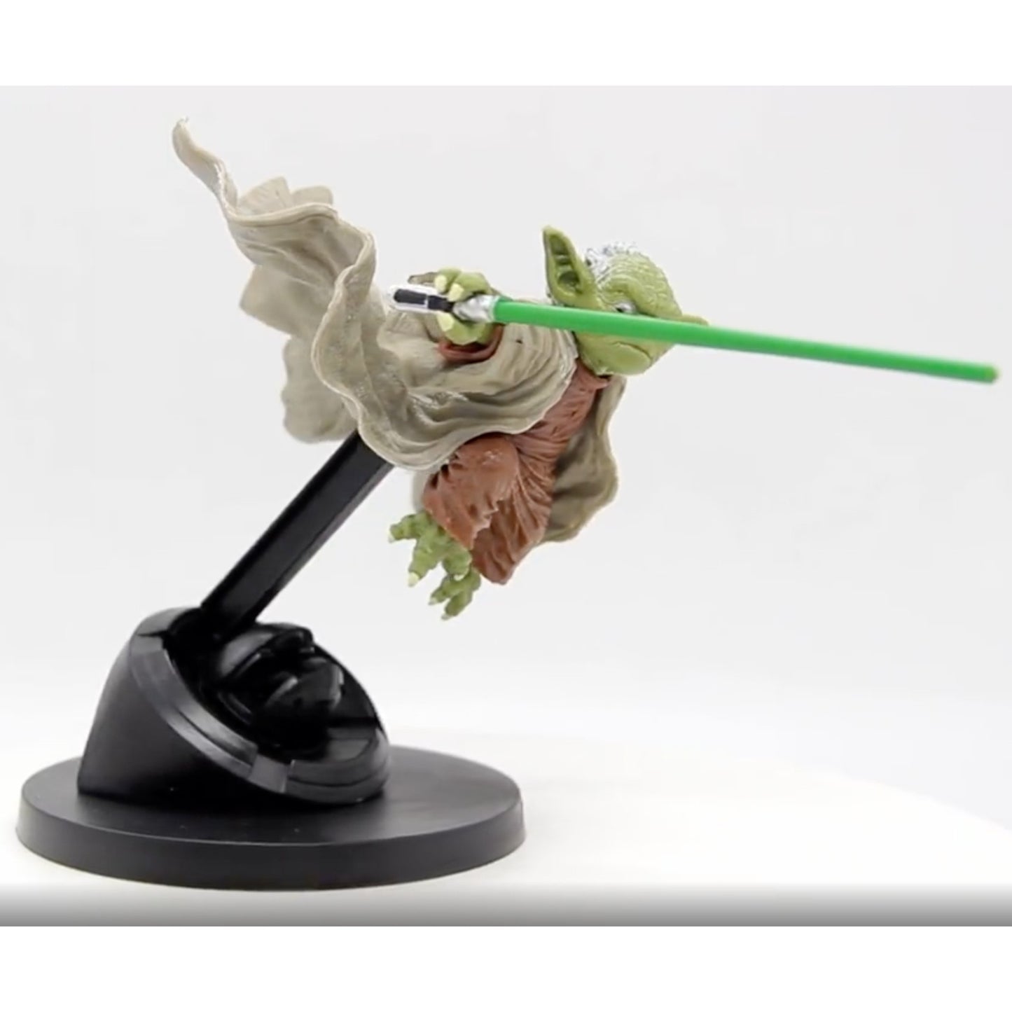 Jedi Master Yoda Fighting With Lightsaber Action Figure -oddgifts.com